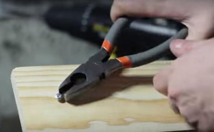 Hướng dẫn 7 cách tháo vít bị toét đầu trong một nốt nhạc