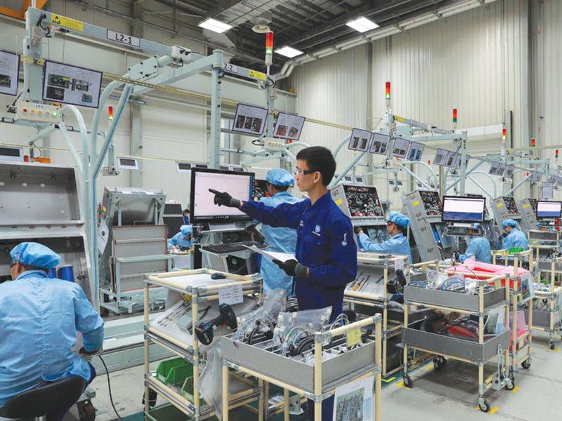 Máy móc sẽ hỗ trợ con người nâng cao hiệu suất lao động
