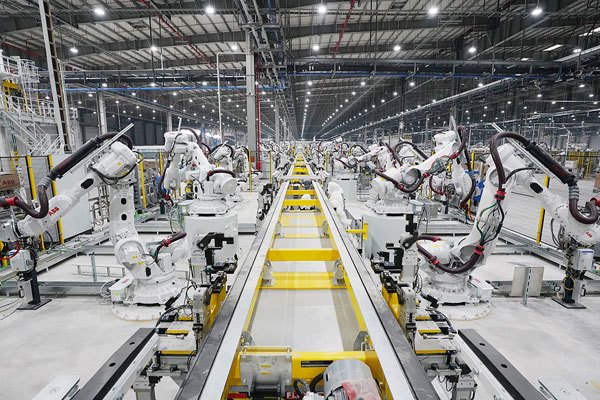 robot công nghiệp sơn phết ô tô (1)