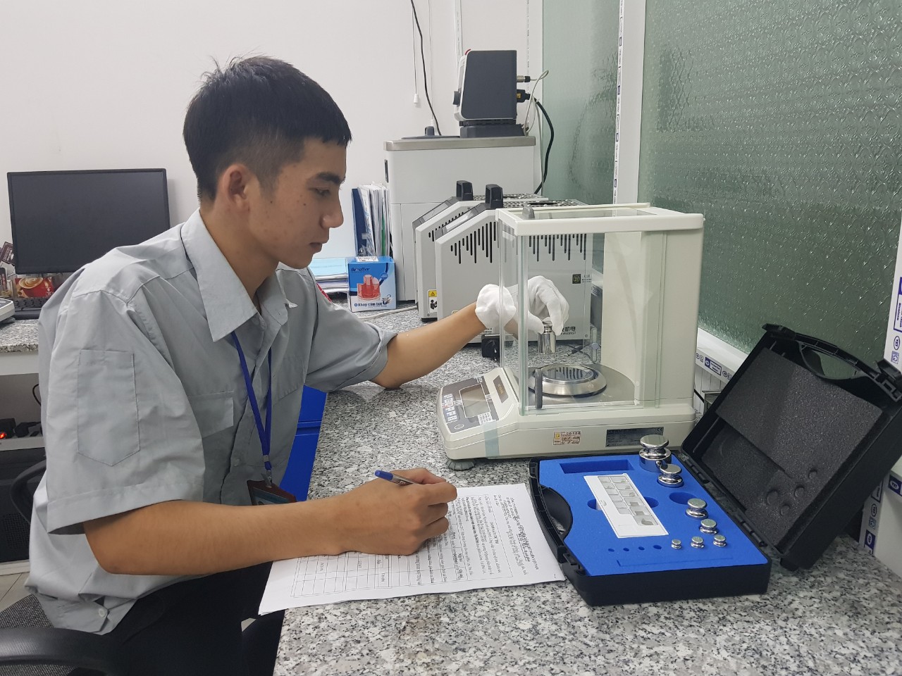 kiểm định cân phân tích