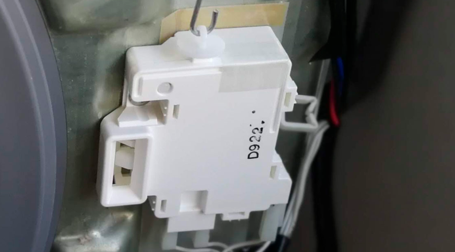 Công tắc cửa bị hỏng