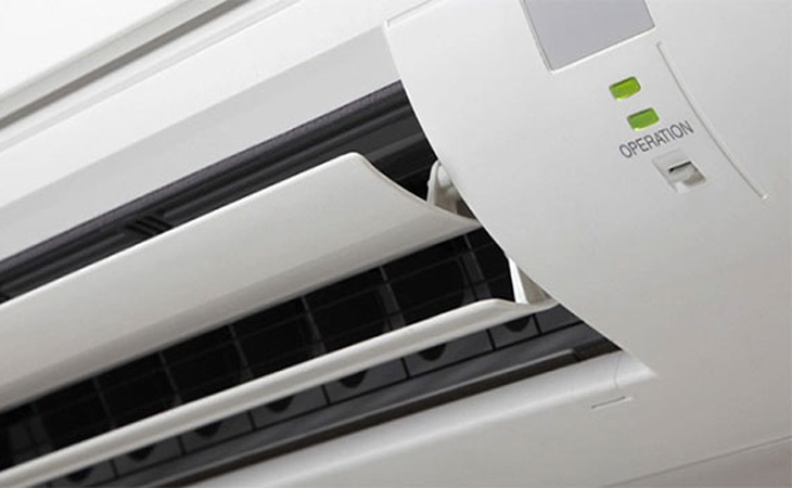 Khi đèn báo POWER sáng và máy lạnh phát ra tiếng bíp liên tục trong 4 giây