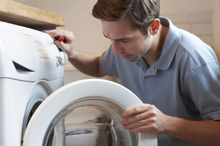 Cửa máy giặt chưa được đóng kín