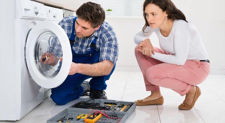 Do công tắc cửa hoặc bo mạch điều khiển có vấn đề