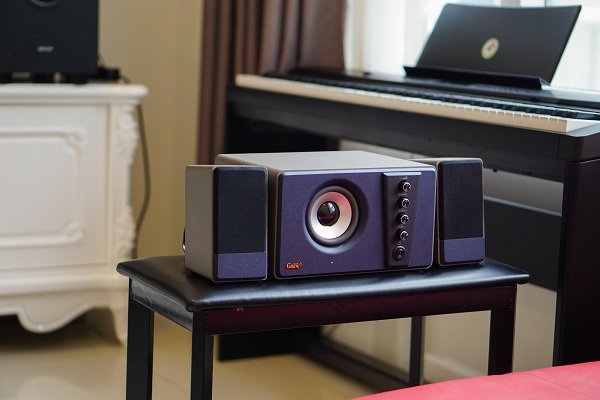 Xuất hiện tiếng ù rất to khi vừa mở lên
